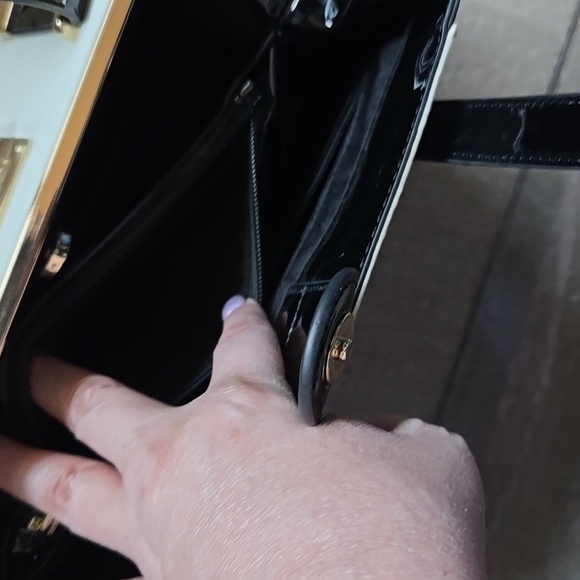 Elegant Black and White Handbag, NWOT - Picture 7 of 7